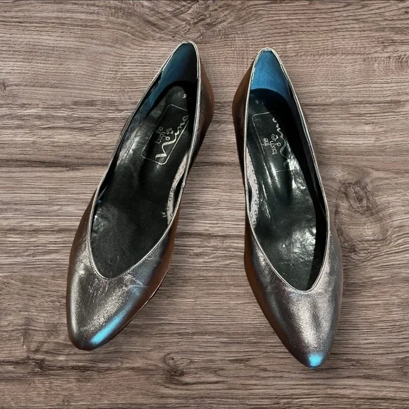 Sold - Picture 2 of 11